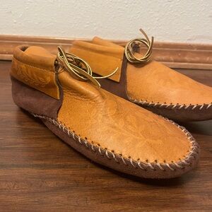 Handmade Leather Plains Moccasin Slip-On Shoes w. Floral Embroidery Womens 10